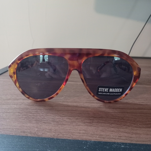 Steve Madden Accessories - NWT Steve Madden Aviators